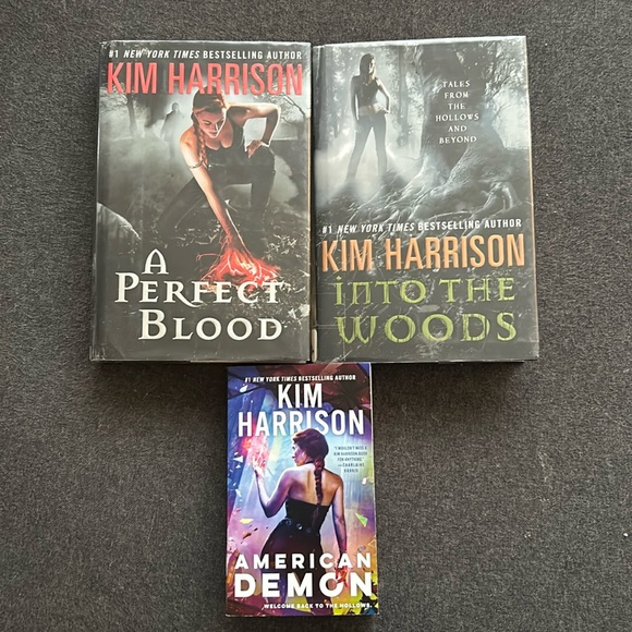 Set of Kim Harrison Hollows series books - Picture 1 of 1